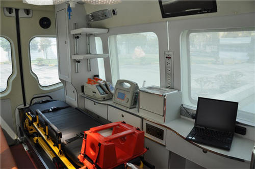 荆州救护车内部